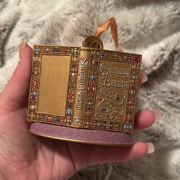 Sleeping beauty ornament - Picture 2 of 3